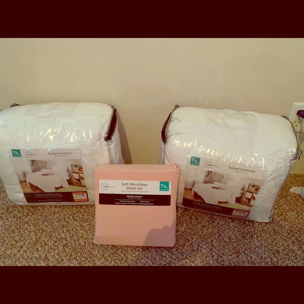 Twin/Twin XL Ruched Comforters and sheet set.
